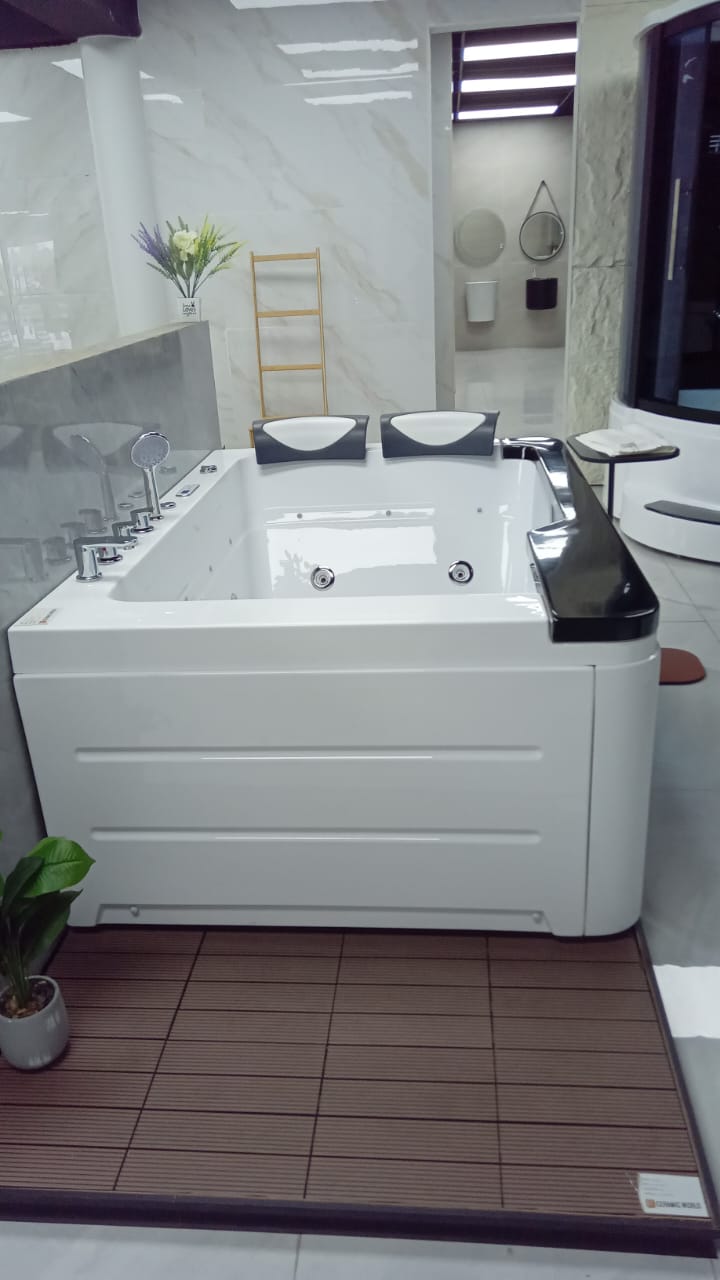 Jacuzzi Luxury Square – 2-Person Spa Tub